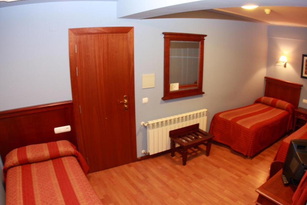 Hostal Torres San Leonardo de Yagüe 部屋 写真